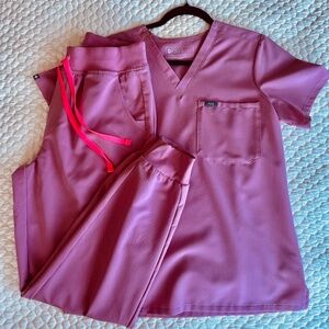FIGS Scrub Set (TOP S/ Bottom M)